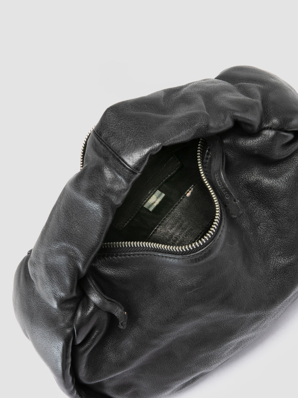 BOLINA 044 - Schwarze Umhängetasche aus Leder