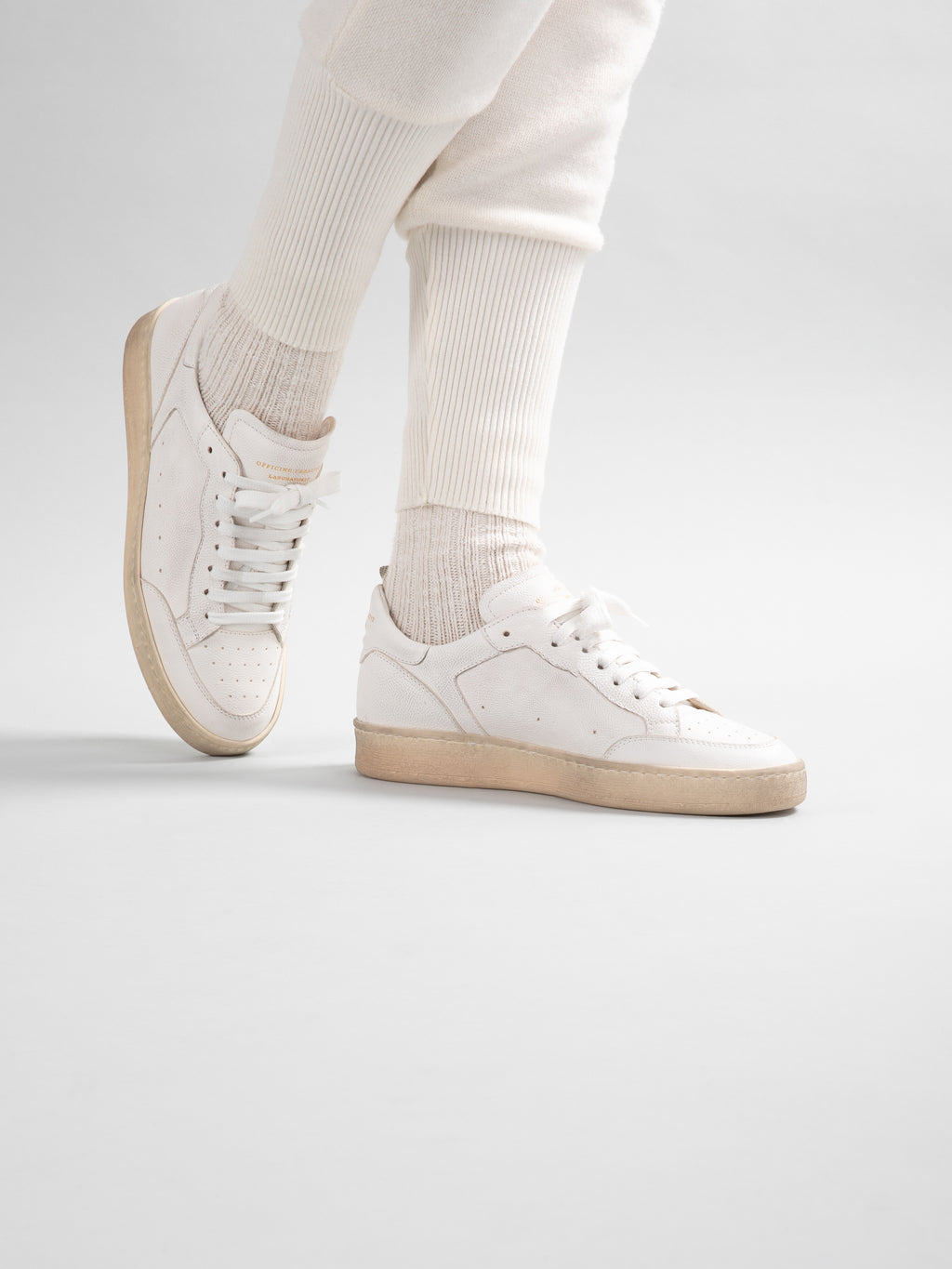 MAGIC 101 - White Leather Low Top Sneakers
