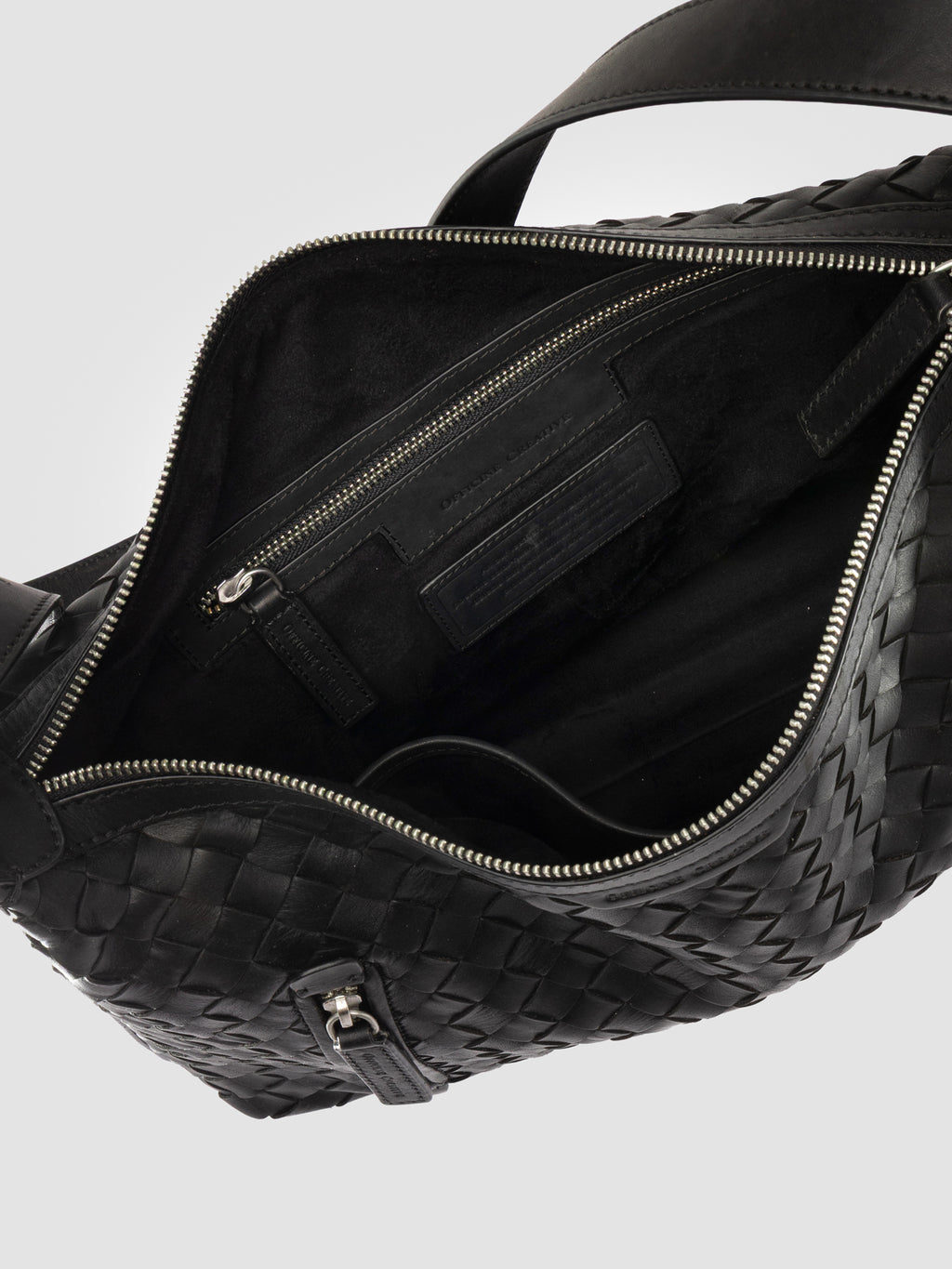 ARMOR 024 - Schwarze Umhängetaschen aus Leder - image 6,side view