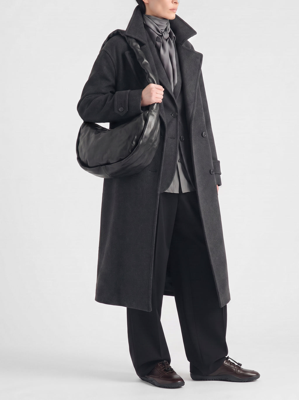 BOLINA 046 - Black Leather Crossbody Bag - image 2,side view