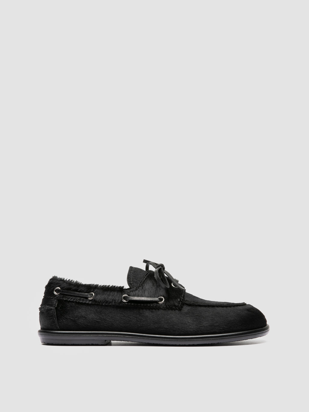 LOVE 101 - Schwarze Bootsschuhe aus Leder - image 1,side view