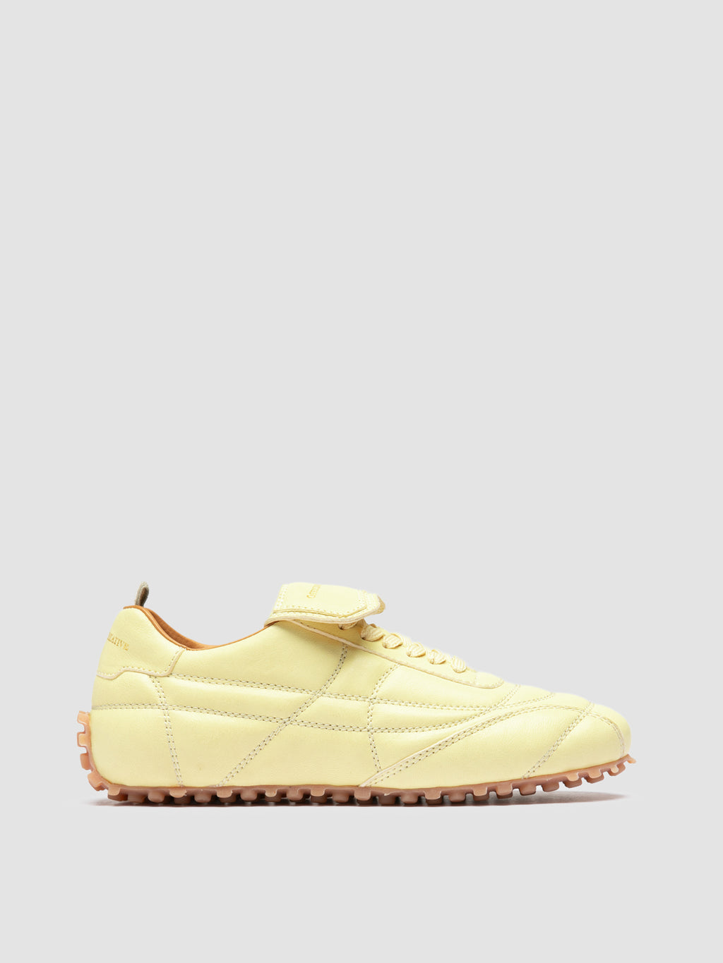 STRIKER 101 - Gelbe Low-Top-Sneaker aus Leder - image 1,side view