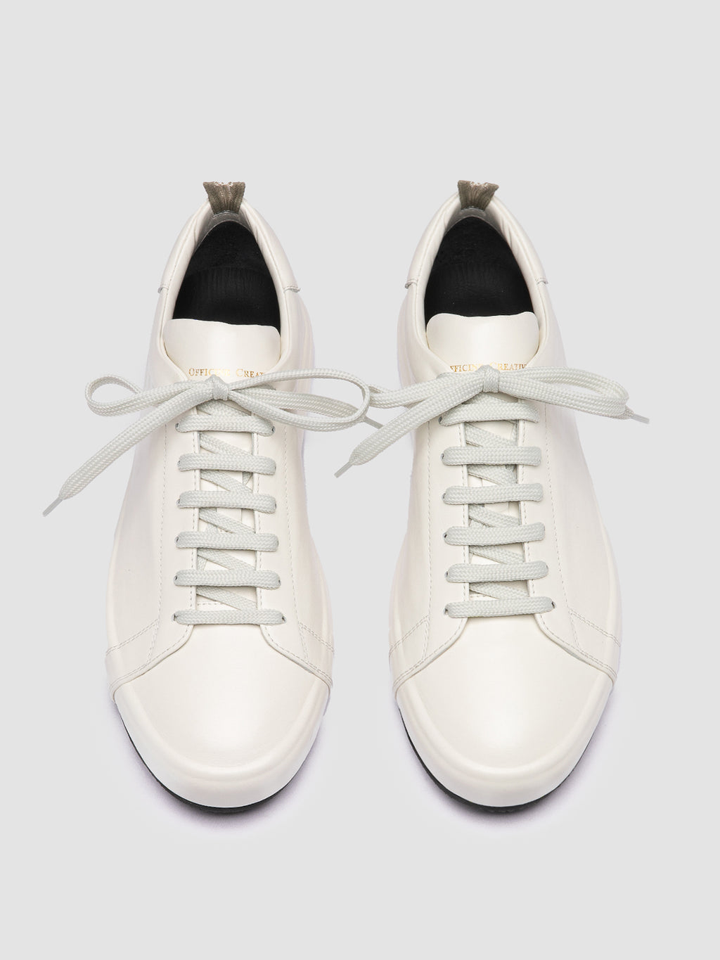 ESSENCE 001 - weiße Low-Top-Sneakers aus Leder