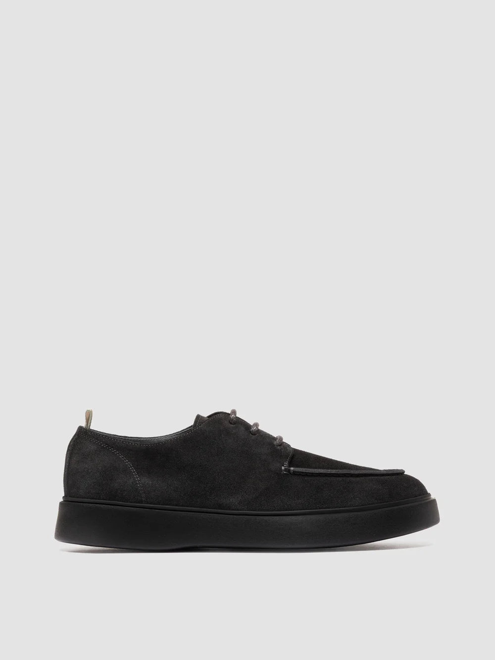 FRAME 019 - Schwarze Derby-Schuhe aus Wildleder - image 1,side view