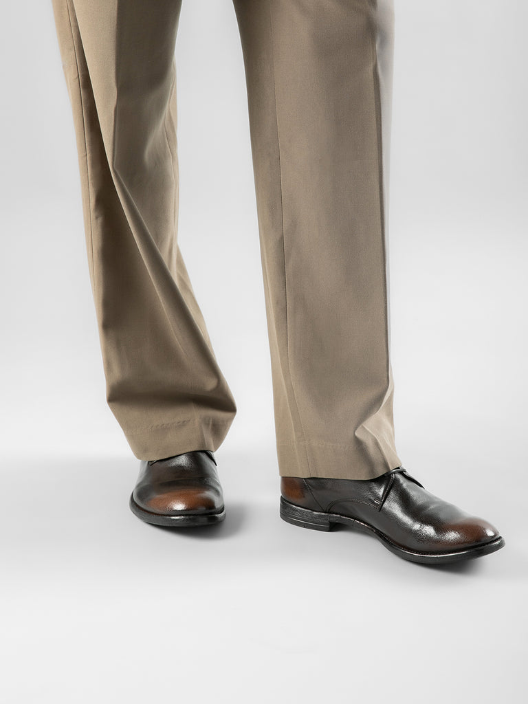 What kind of shoes go with khaki pants and a red shirt? - Quora